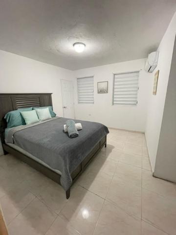 Las Olas Beach Apartments Arecibo Eksteriør billede