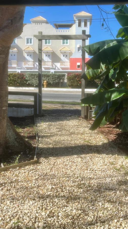 Las Olas Beach Apartments Arecibo Eksteriør billede